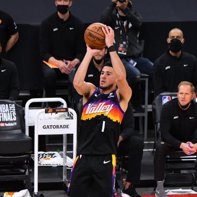 开云官网-布克连歇6分钟被轰一波流 太阳教头昏招葬送好局？